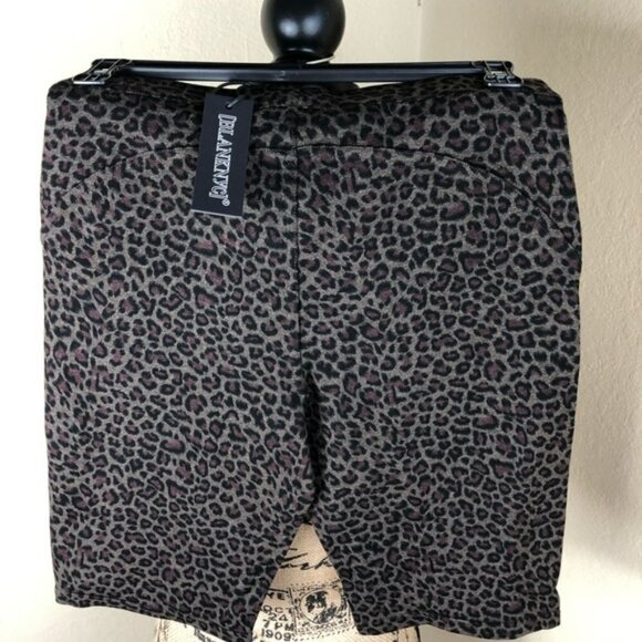 Blank NYC Animal Print Stretch Bermuda Shorts NWT - Picture 5 of 6